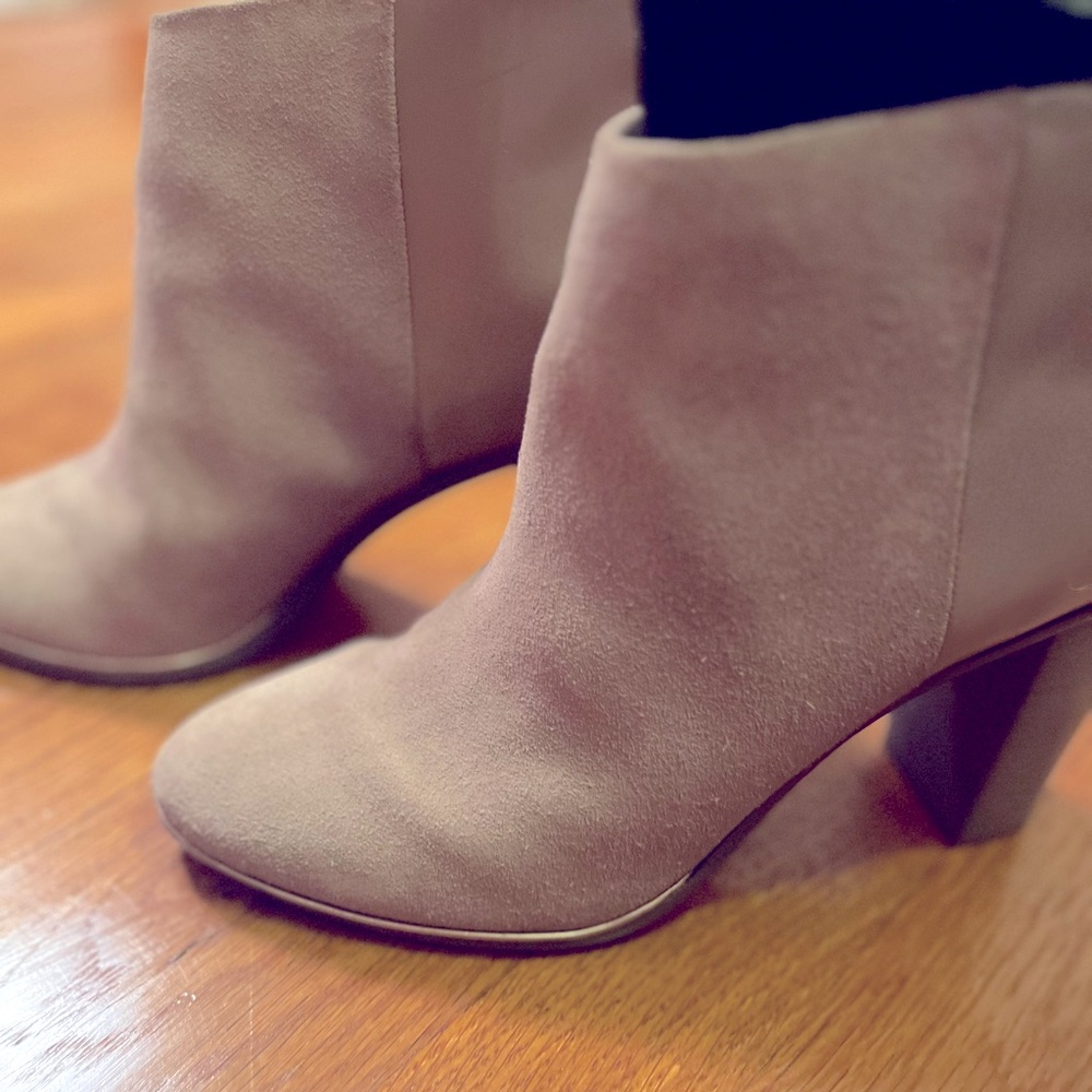 Ted Baker Woman’s Azalia bootie size 9